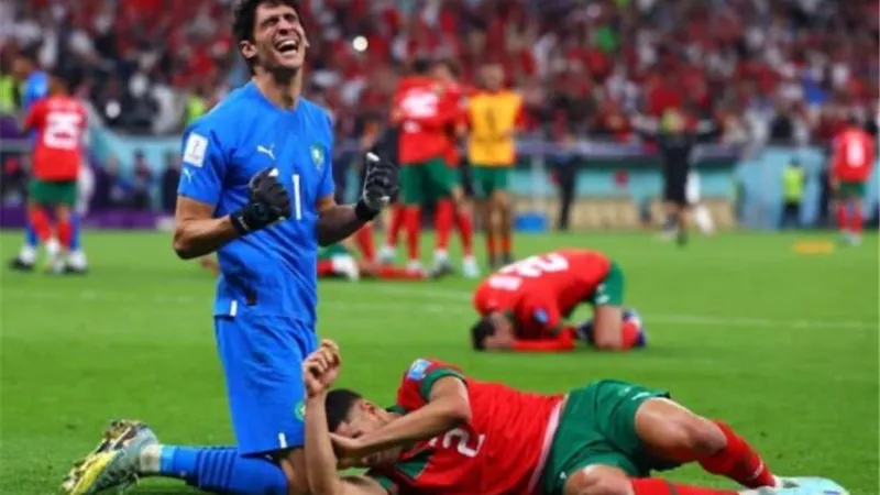 أشرف حكيمي: ياسين بونو أفضل حارس في العالم