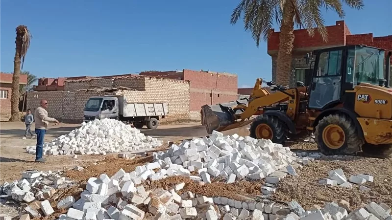 إزالة 12 حالة تعد بالبناء على الأراضي الزراعية بسنورس بالفيوم