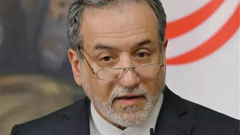 وزير خارجية إيران يدعو لإدانة التدخل في شؤون الشرق الأوسط