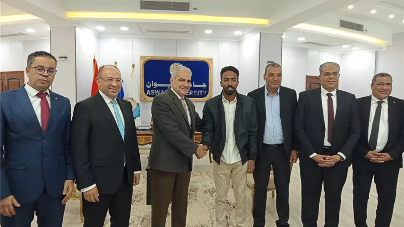 رئيس جامعة أسوان: 24 ألف طالب يستفيد من الخدمات المالية 
