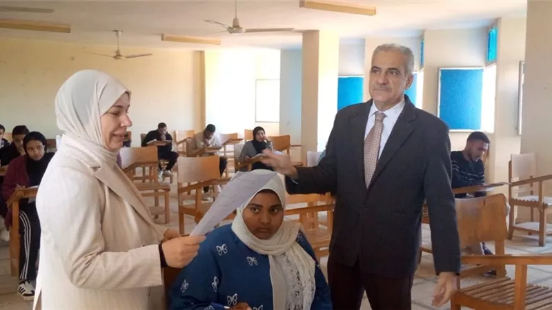 رئيس جامعة أسوان يتفقد امتحانات كلية تكنولوجيا المصايد والأسماك 