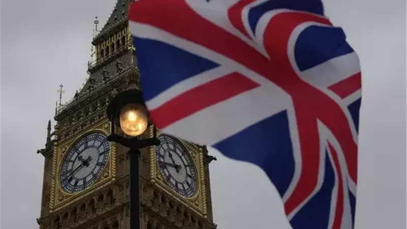 بريطانيا تعلق منح تأشيرات الدخول لمواطني 4 دول