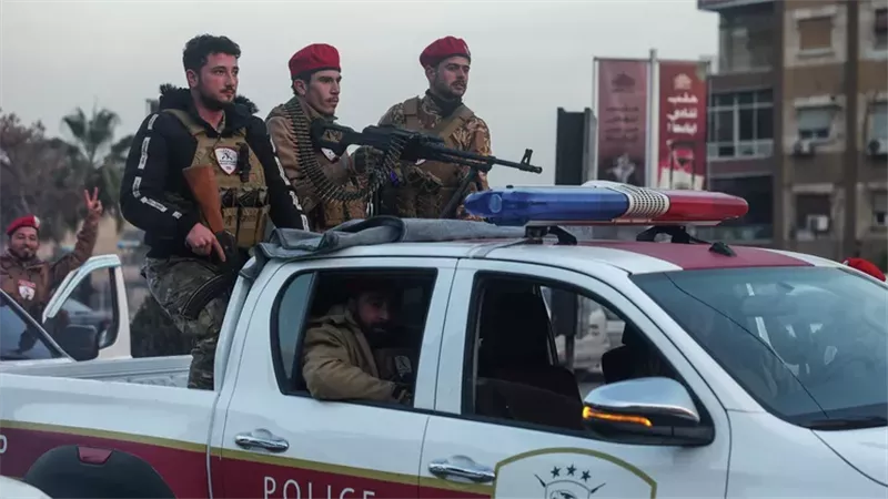 سانا: جيش سوريا يفتح ممراً إنسانياً لإجلاء العائلات من شرق حلب