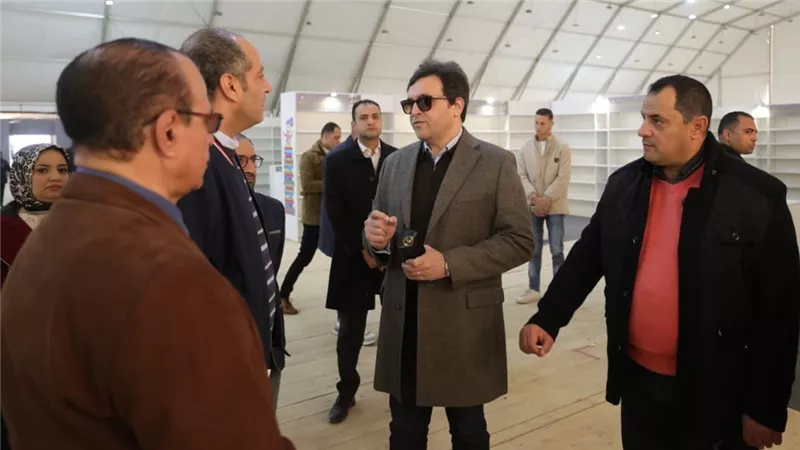 وزير الثقافة يتفقد الاستعدادات النهائية لمعرض القاهرة الدولي للكتاب 