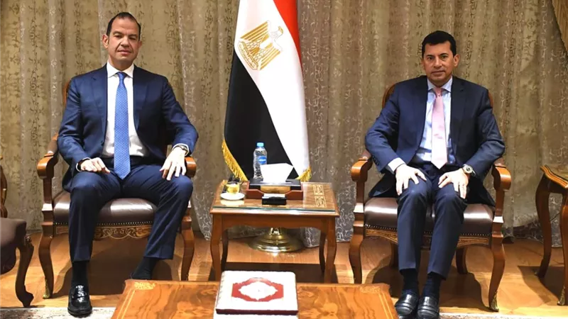 وزير الرياضة يجتمع برئيس شركة استادات ونائب رئيس المتحدة للرياضة 