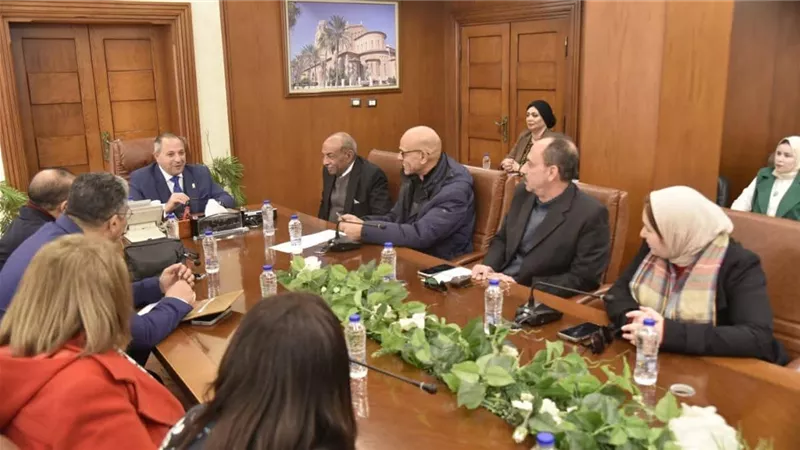 محافظ بورسعيد يتابع انتظام الخدمات الأساسية بمدينة سلام مصر