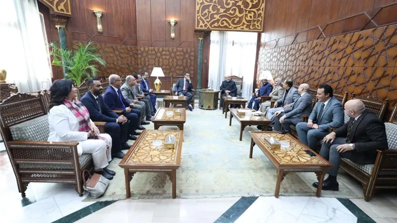 احتفالاً بـ«ثمانينية الطيب».. وفد من نقابة الصحفيين يزور شيخ الأزهر