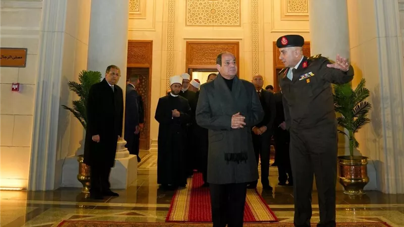 منارة جديدة تضيء المقطم.. الرئيس السيسي يفتتح مسجد العزيز الحكيم