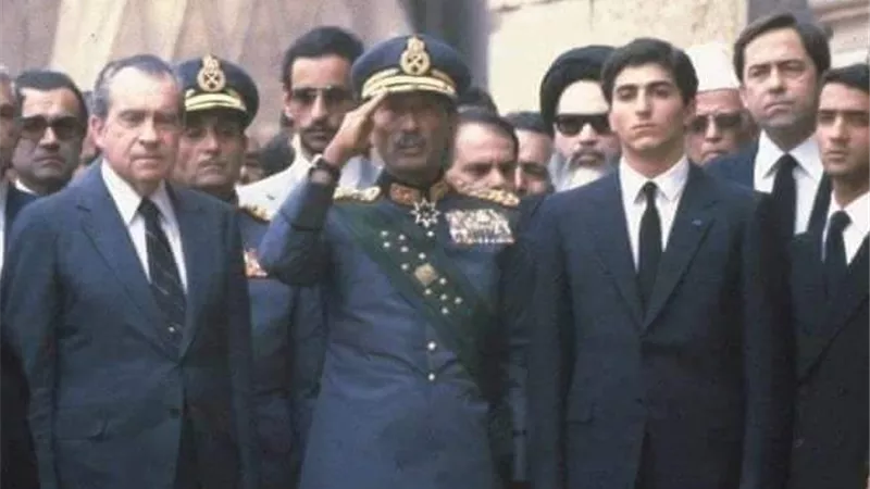 ذكرى وصول شاه إيران إلى مصر.. كيف احتضنه السادات بعد سقوط حكمه؟
