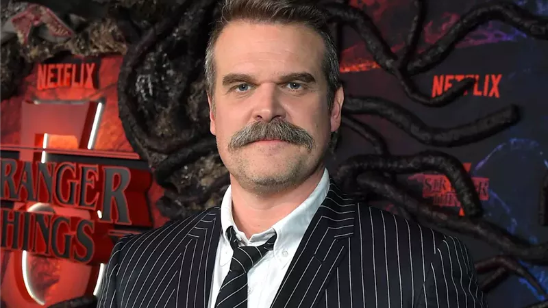 نجم «Stranger Things» يكشف عن رحلته في العلاج النفسي
