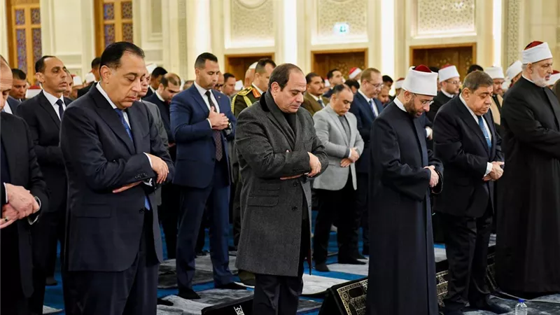 «العزيز الحكيم».. الرئيس السيسي يدشن منارة دينية جديدة
