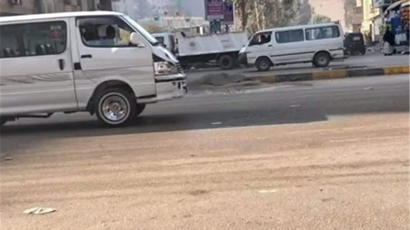 رئيس حي الهرم يواصل إخلاء موقف اللبيني من التكاتك والسيارات المخالفة