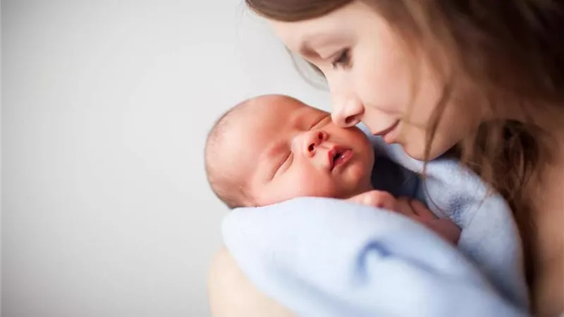 عادة بعد الولادة قد تغير حياة الأم.. 10 سنوات من الوقاية النفسية