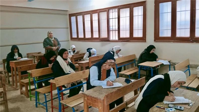 تعويض وقت تأخر وصول الأسئلة للجان امتحانات الإعدادية في الجيزة| خاص