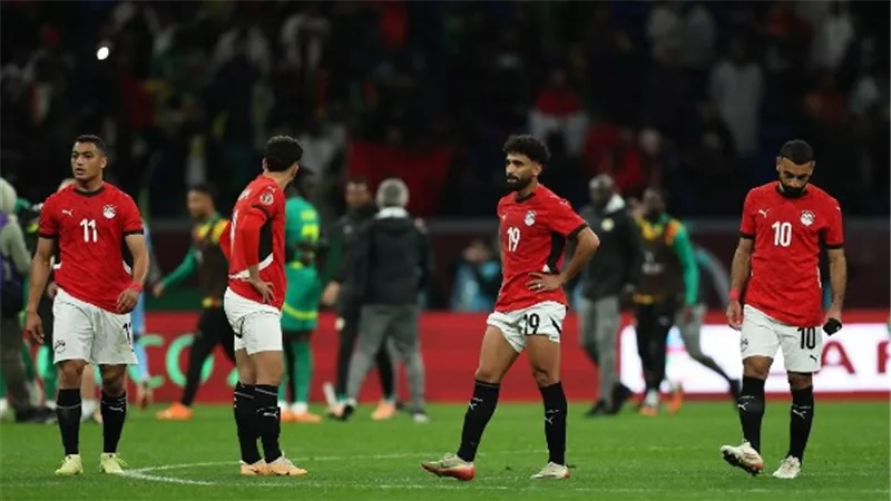 ناقد رياضي: حالة الإحباط المسيطرة على المنتخب نتيجة أخطاء فنية| فيديو