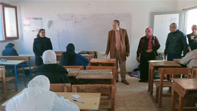 مدير «تعليم أسيوط» يتفقد لجان امتحانات مدارس القوصية