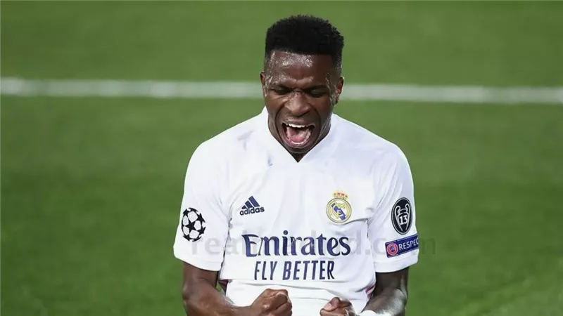  فينيسيوس يقترب من البقاء مع ريال مدريد بعد رحيل ألونسو