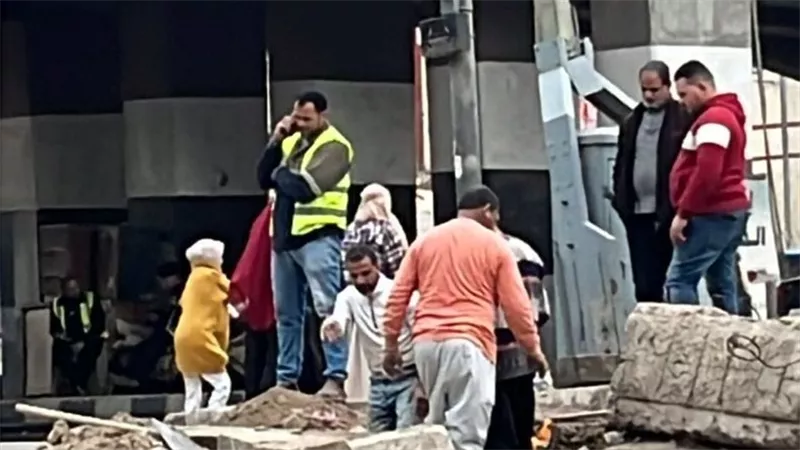 تعزيز إجراءات الأمان والسلامة بمزلقان السكة الحديد أسفل كوبري دمنهور 