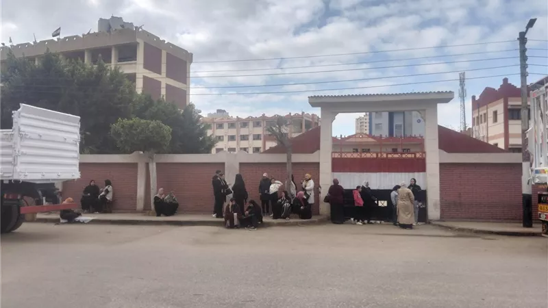 غضب أولياء الأمور مع بدء امتحانات الشهادة الإعدادية بكفر الشيخ