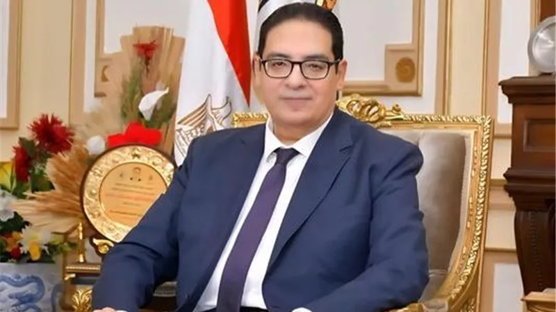 رئيس جامعة القاهرة يقدم التهنئة للرئيس السيسي بمناسبة الاحتفال بعيد الشرطة