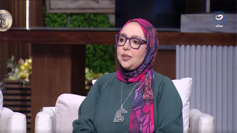 ليه الراجل ممكن يبيع عشرة سنين في لحظة؟ .. رشا عزام تروي|فيديو