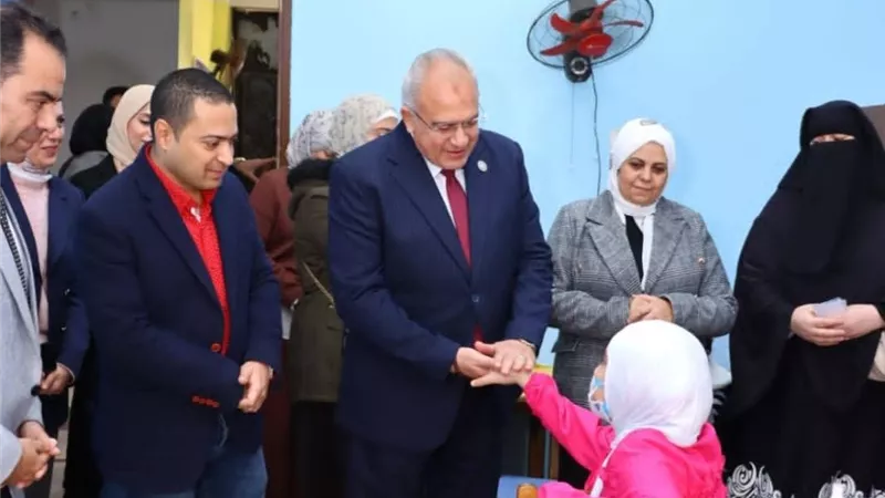 السكرتير العام المساعد يتفقد القافلة الطبية للكشف على ذوي الهمم بدمياط 