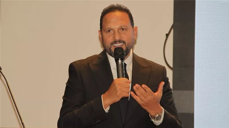 عماد زيادة يصل  إلى الرياض لحضور Joy Awards 