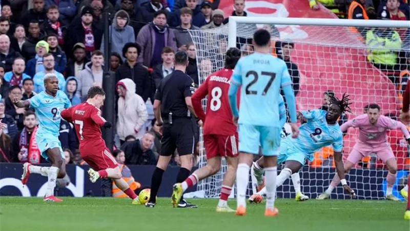 الشوط الأول.. ليفربول يتفوق على بيرنلي بهدف في الدوري الإنجليزي