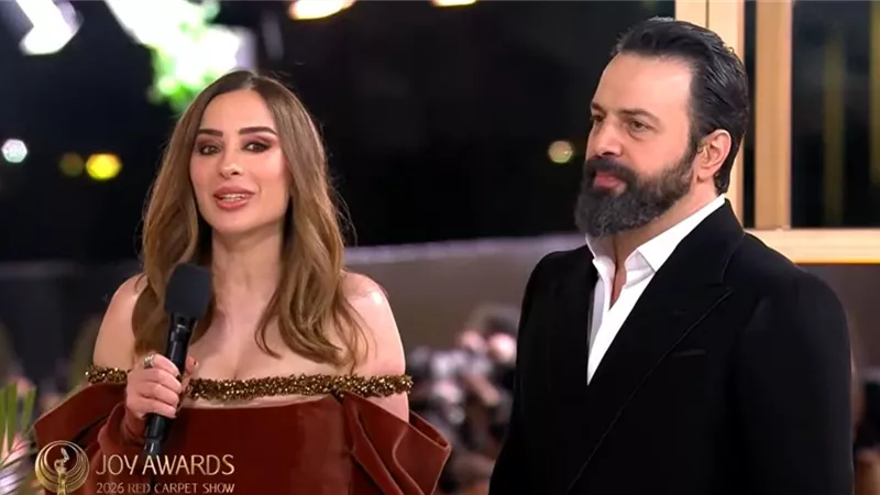 وفاء الكيلاني في حفل Joy Awards: «سقعانة جدا من البرد»