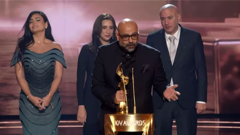أشغال شقة جدا يفوز بجائزة أفضل مسلسل مصري بحفل Joy Awards