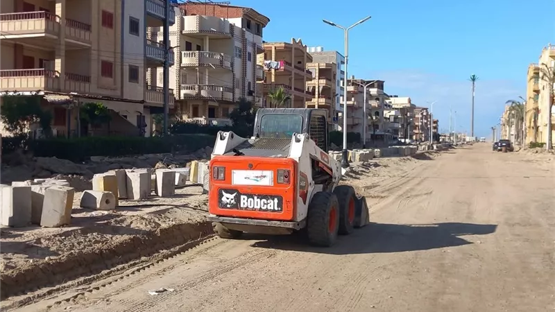 استمرار أعمال التطوير والتجميل والرصف وتوسيع طريق الفنار ببلطيم