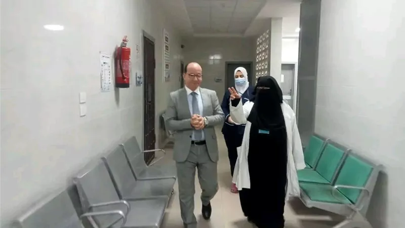 وكيل صحة الدقهلية يجري زيارة مفاجئة لمستشفى صدر المنصورة 