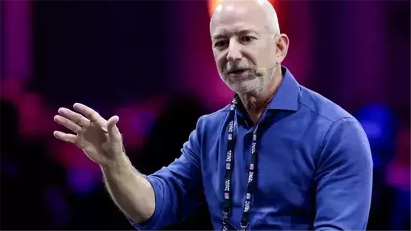 بيزوس يقدم رؤية مختلفة لرواد الأعمال الشباب من جيل زد