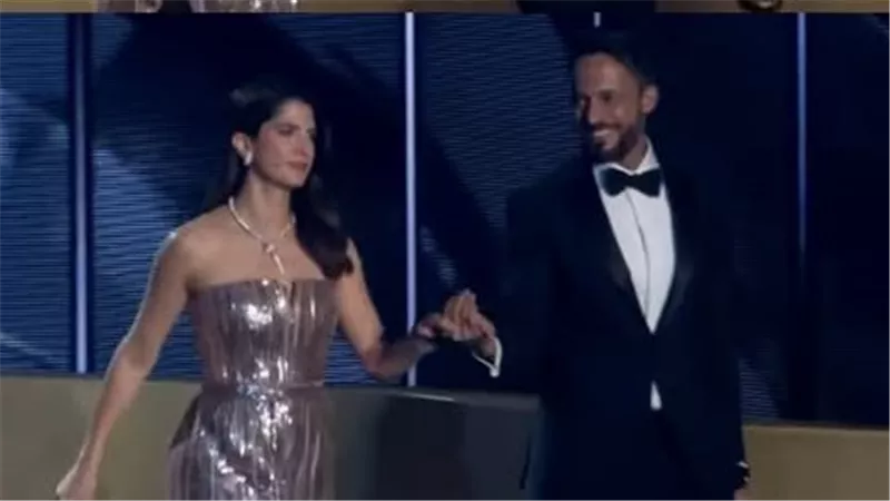 يوسف الشريف يثير الجدل بعد ظهوره ممسكا بيد كارمن بصيبص.. ما القصة؟