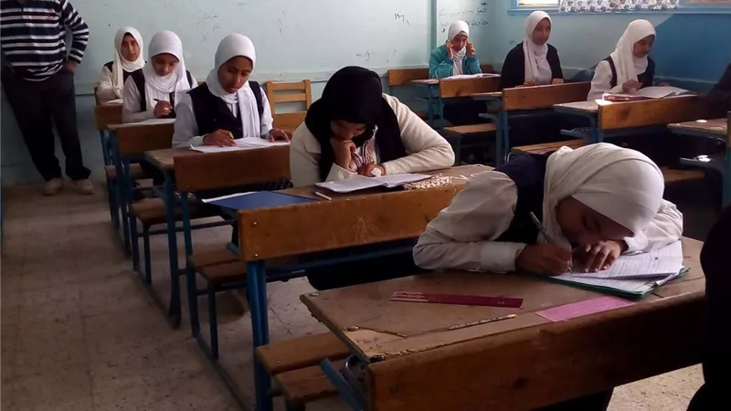 جروبات الغش تتداول صور امتحانات الإعدادية بـ5 محافظات 