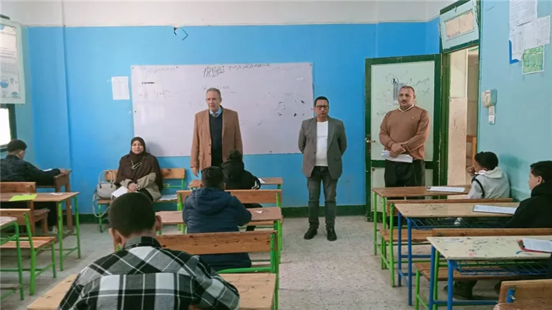 لليوم الثاني.. مدير تعليم أسيوط يتفقد لجان امتحانات الشهادة الإعدادية 