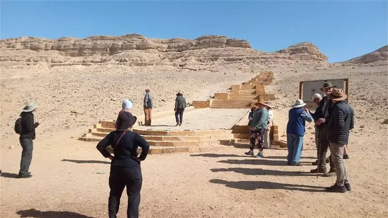 وفود أجنبية متعددة الجنسيات تزور الأماكن السياحية والمعالم الأثرية بالمنيا
