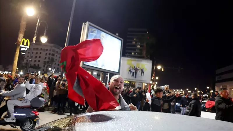 فرنسا تحظر احتفال جماهير المغرب والسنغال في الشانزليزيه