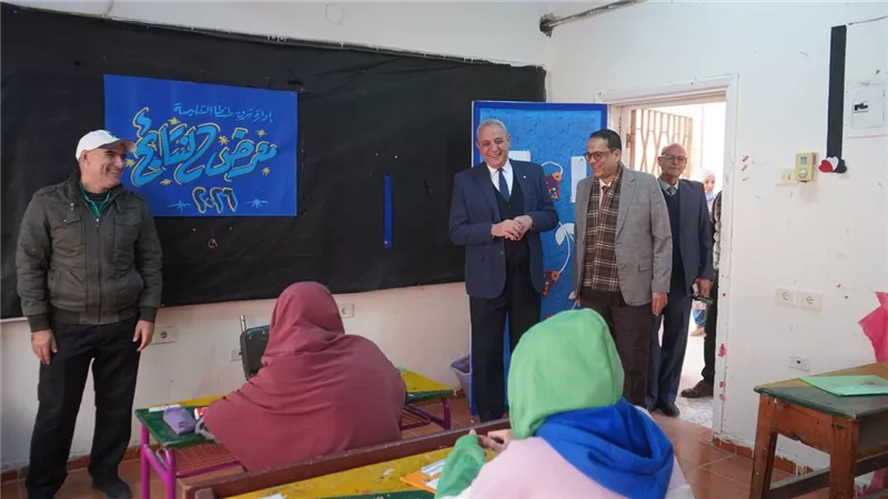 محافظ الغربية يتفقد لجان امتحانات الشهادة الإعدادية بطنطا في ثاني أيامها