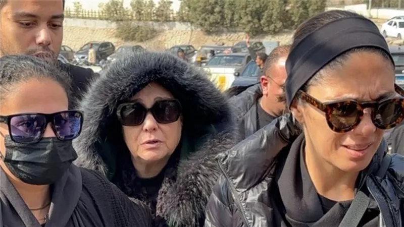 وصول جثمان «شقيق شيرين».. والفنانة تنهار من البكاء