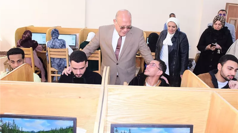 3497 طالب وطالبة يؤدون امتحانات كلية التمريض بسوهاج