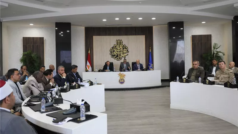 محافظ أسوان يشدد على الاستعداد المبكر لمواجهة السيول والأمطار