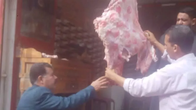 ضبط لحوم غير صالحة وسجائر دون فواتير في حملات تموينية بالمنيا
