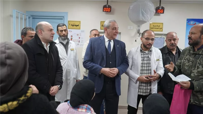 محافظ الغربية يقف على شبابيك صيدليات التأمين الصحي بطنطا