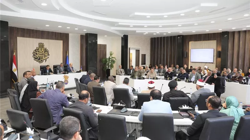 محافظ أسوان يشدد على التعامل الفوري والحاسم مع مخالفات البناء والتعديات