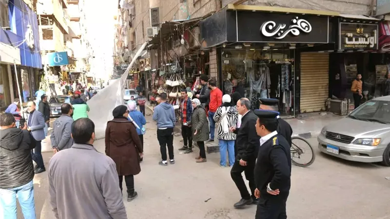 حملات ميدانية لإزالة الإشغالات من شارع الجلاء والمنطقة المحيطة بالدقهلية 