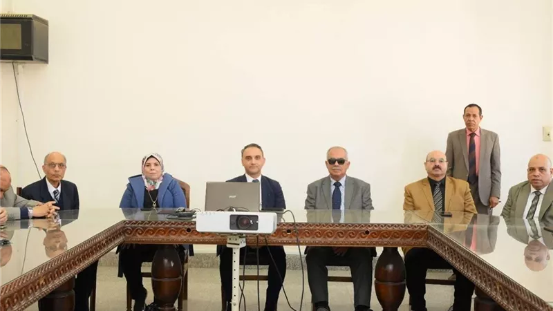 جامعة الفيوم تعقد مجلسا لمناقشة تسجيل 72 درجة علمية  
