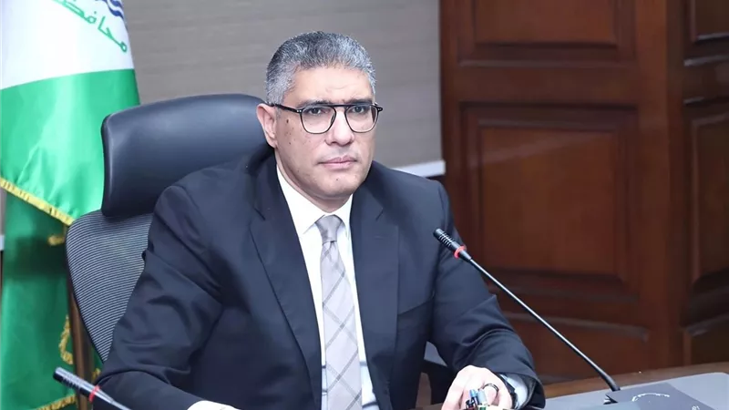 محافظة الجيزة تزيل 21 كشكا مخالفا بميدان المنيب بحي جنوب الجيزة