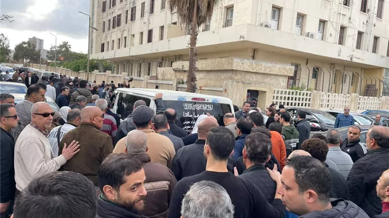 المئات يشهدون الجنازة.. تشييع جثمان ملك الشمعدان لمثواه الأخير بالإسكندرية