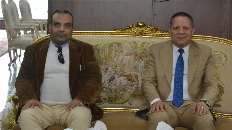 رئيس جامعة دمياط يشهد تسليم مشروع إنشاء مبنى المعامل المركزية 